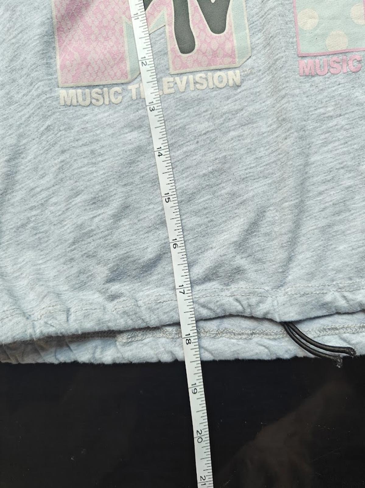 Heather Gray MTV Graphic Crop Tee