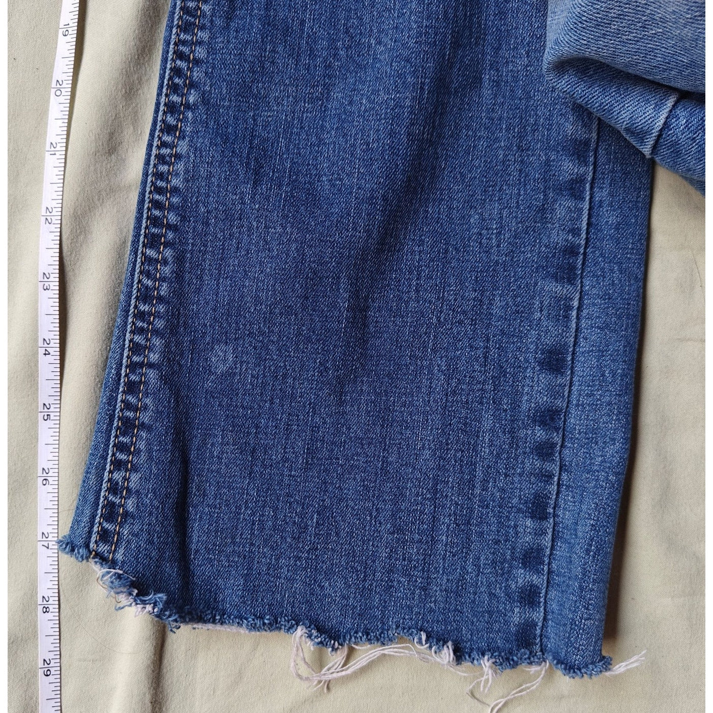 542 Medium Wash Bootcut Jeans Size 10