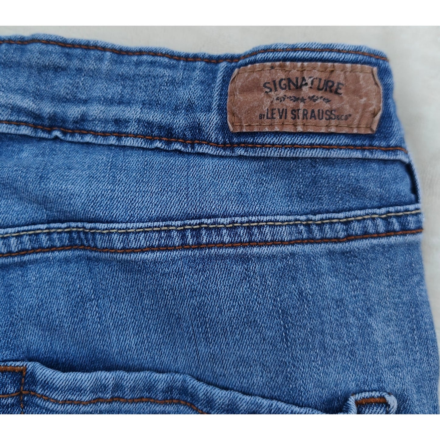 Signature by Levi Strauss High Rise Slim Crop Jeans