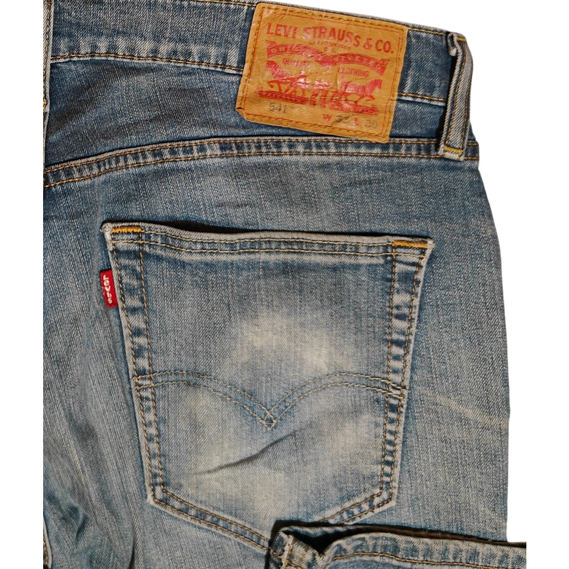 541 Athletic Fit Medium Wash Jeans
