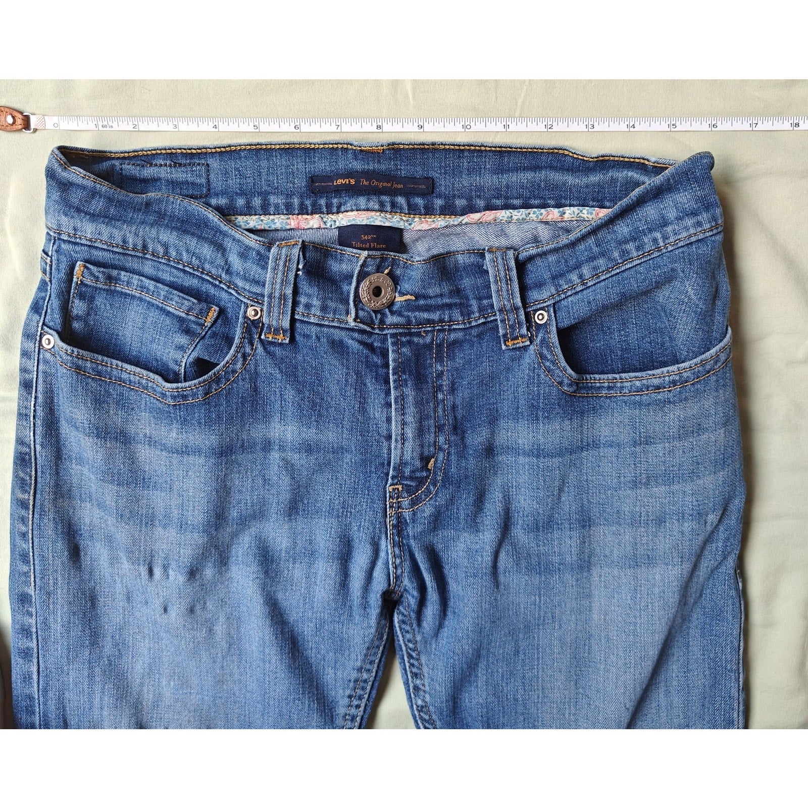 542 Medium Wash Bootcut Jeans Size 10