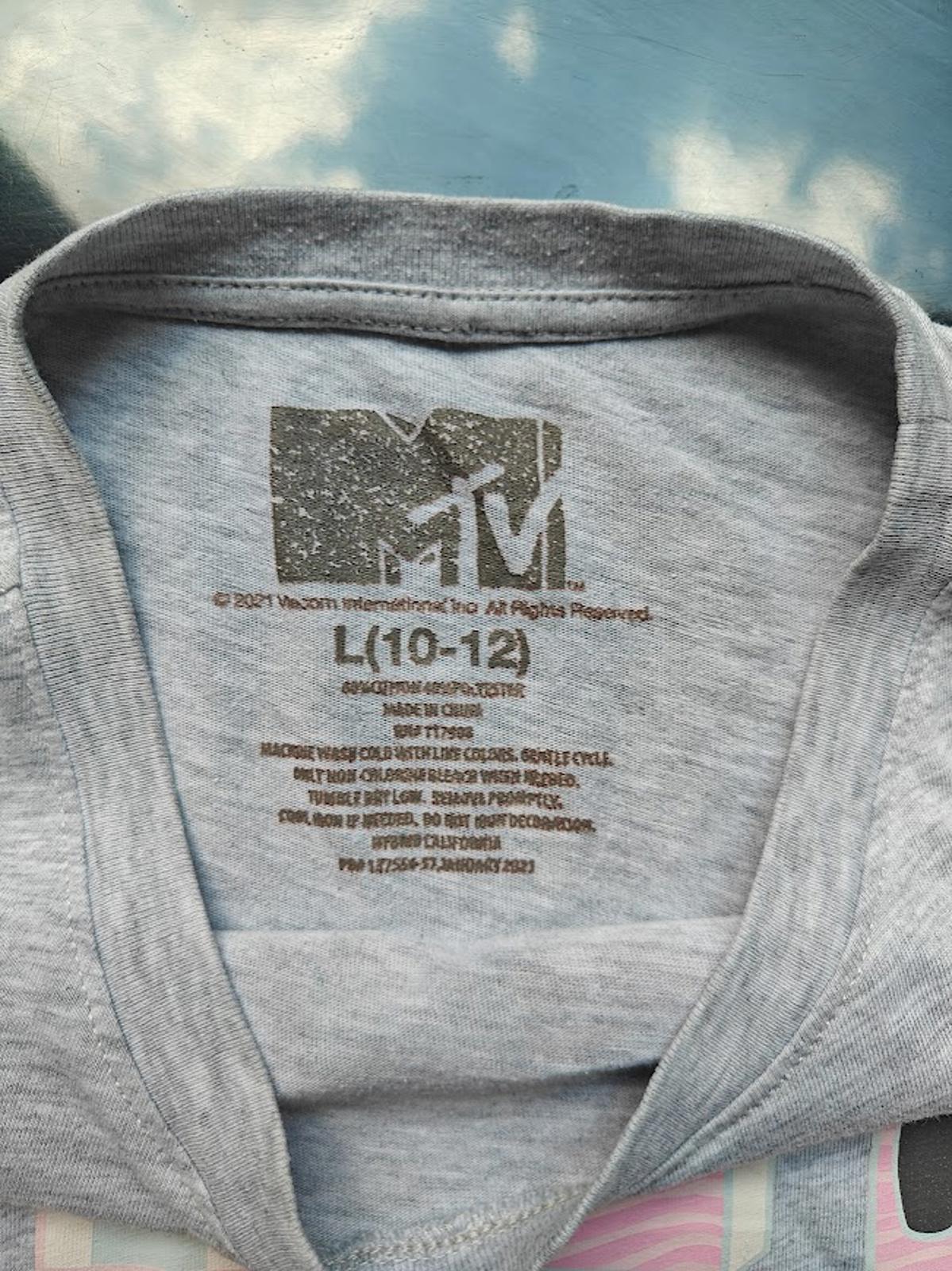 Heather Gray MTV Graphic Crop Tee