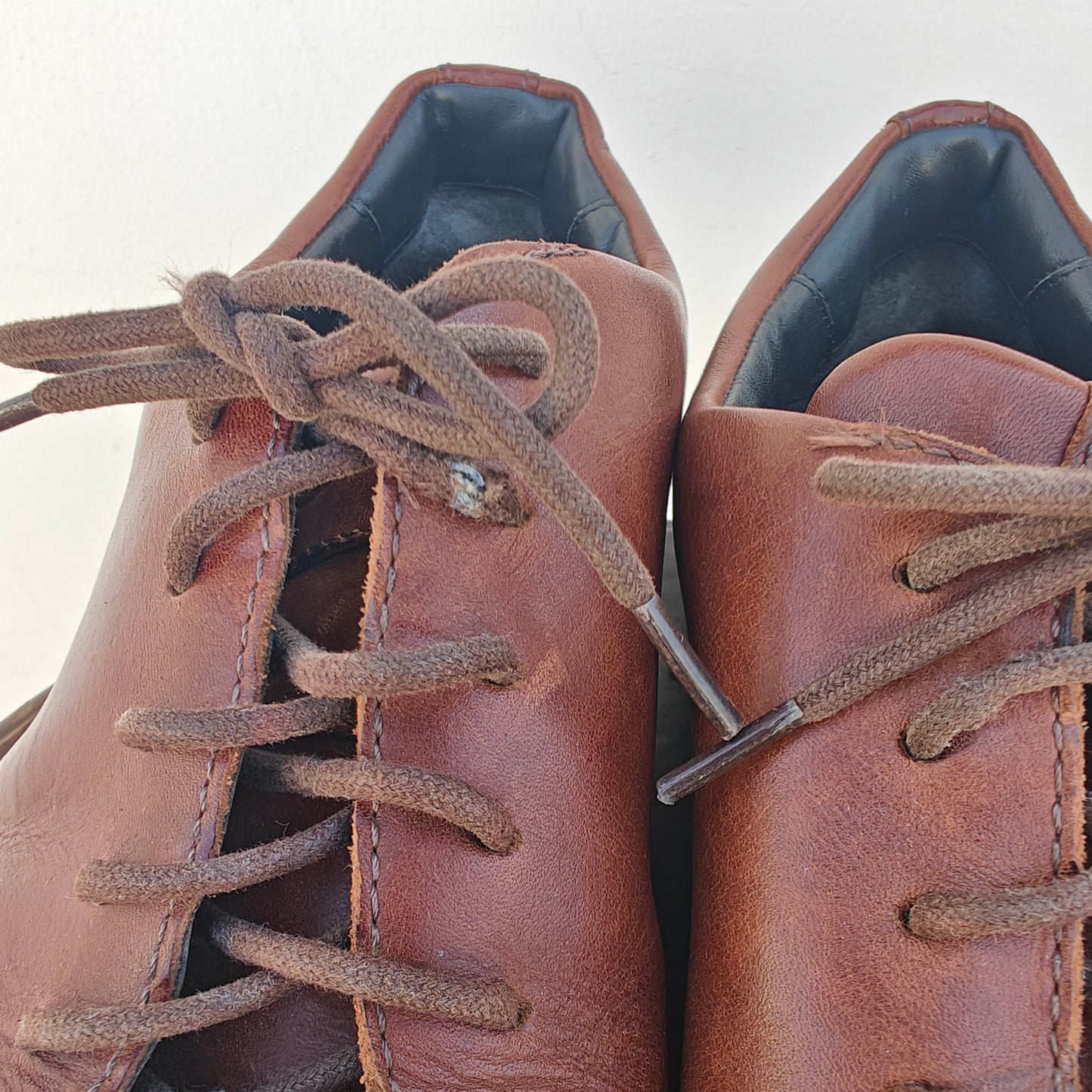 Zander Brown Leather Low Top Sneakers