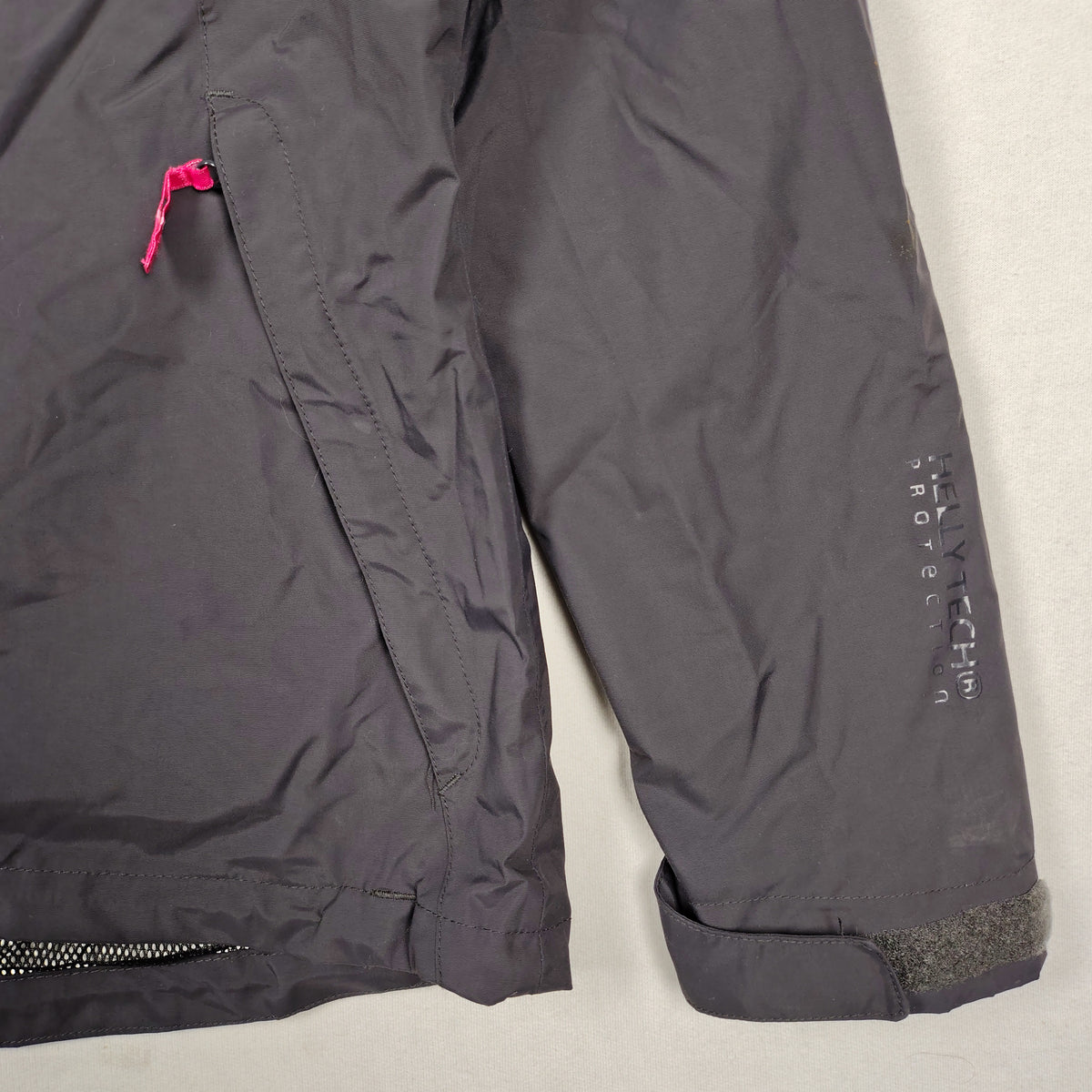 Helly Hansen Pink Gray & Black Hooded Rain Jacket – Women’s Medium