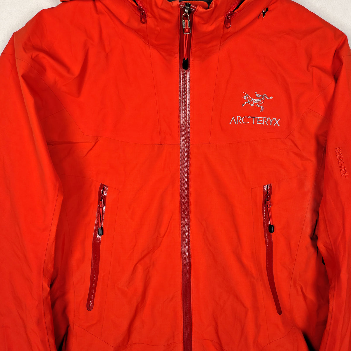 Arc’teryx Red GORE-TEX Hooded Shell Jacket – Men’s XS