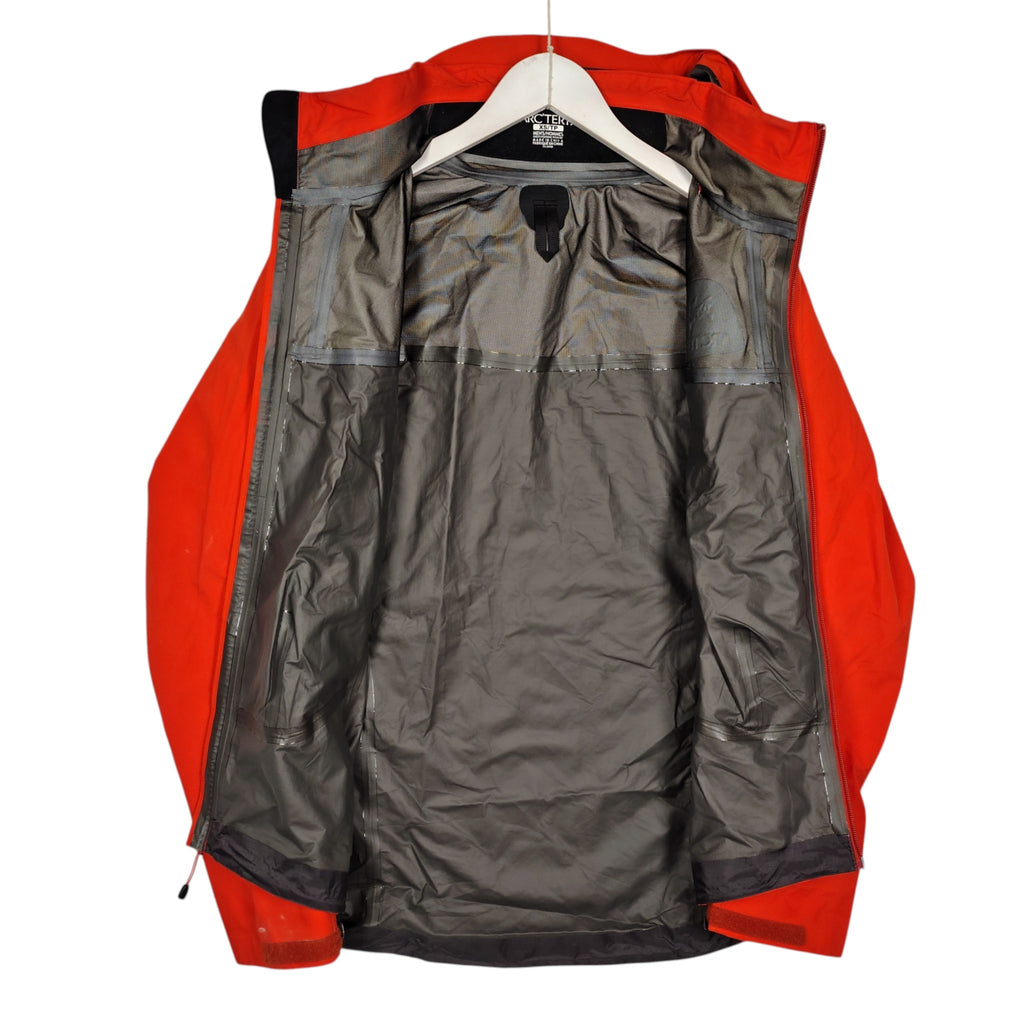 Arc’teryx Red GORE-TEX Hooded Shell Jacket – Men’s XS