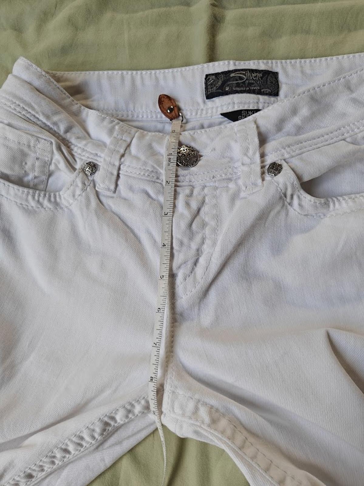 Suki Skinny Jeans in White Size 28x31