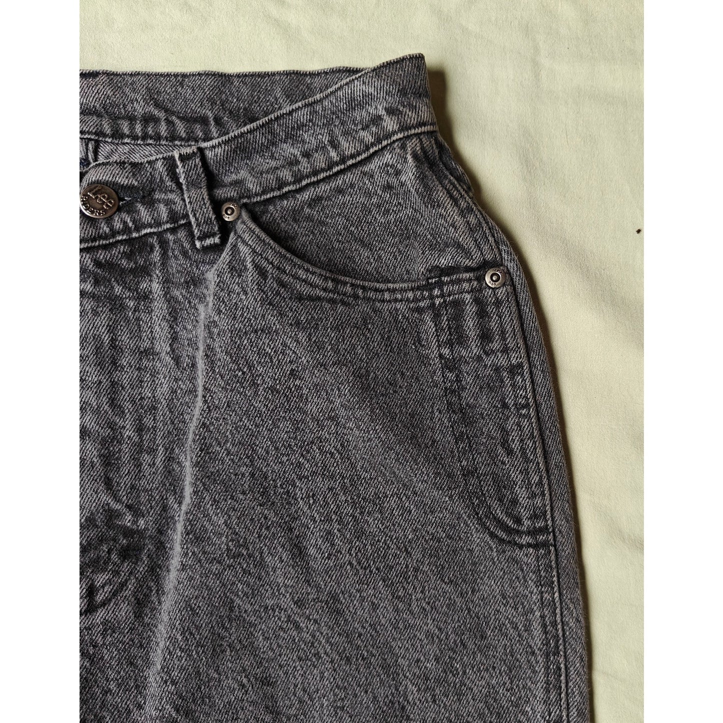 Vintage High Rise Mom Style Tapered Jeans