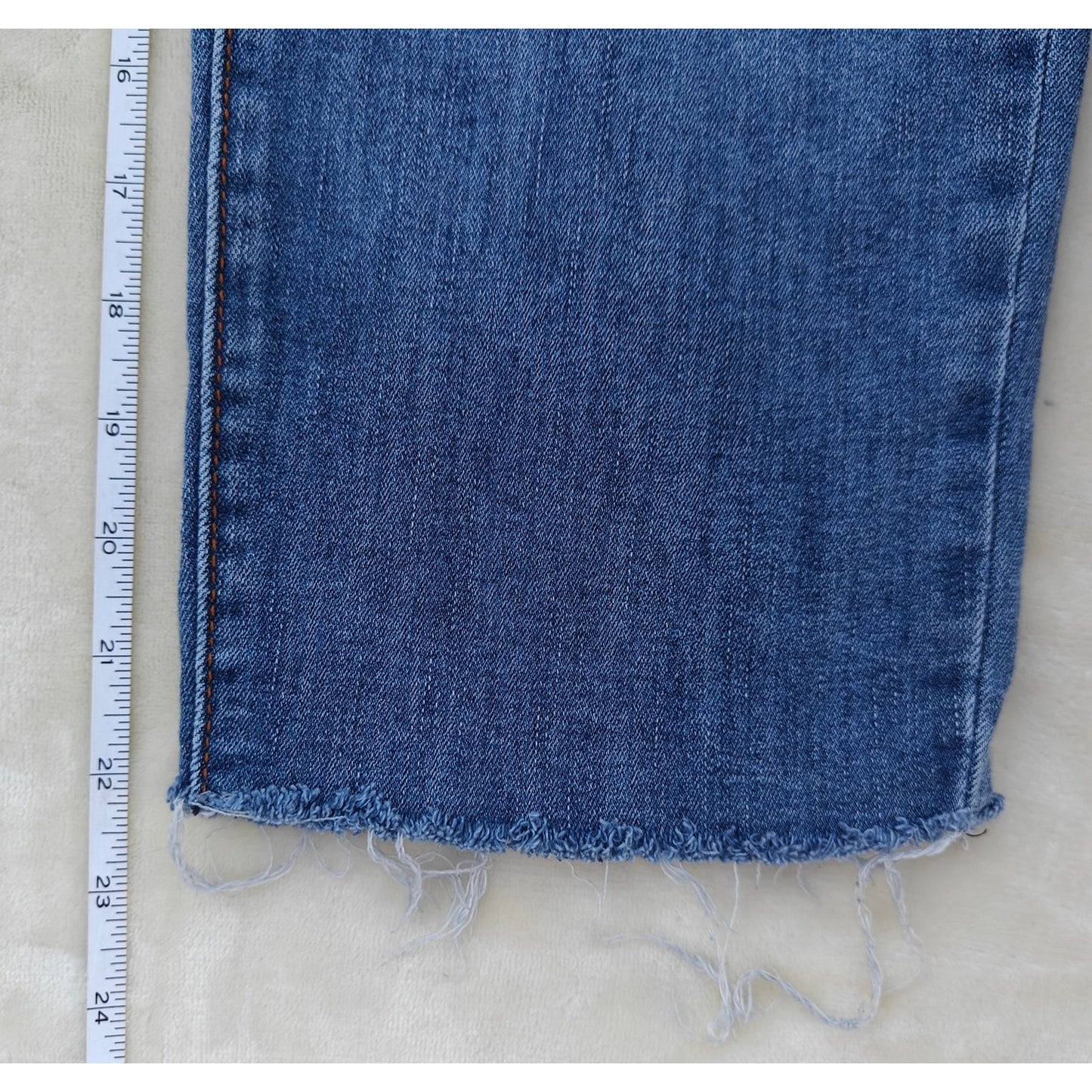 Signature by Levi Strauss High Rise Slim Crop Jeans