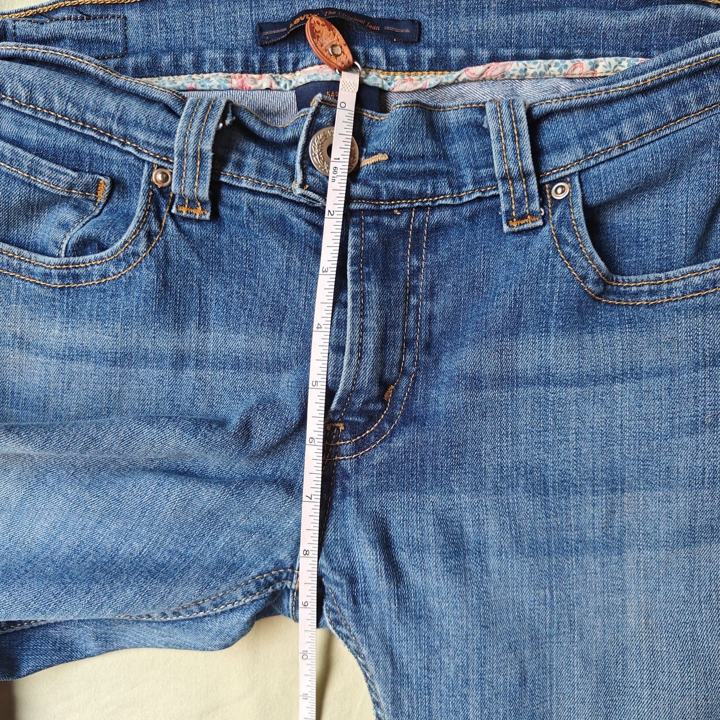 542 Medium Wash Bootcut Jeans Size 10
